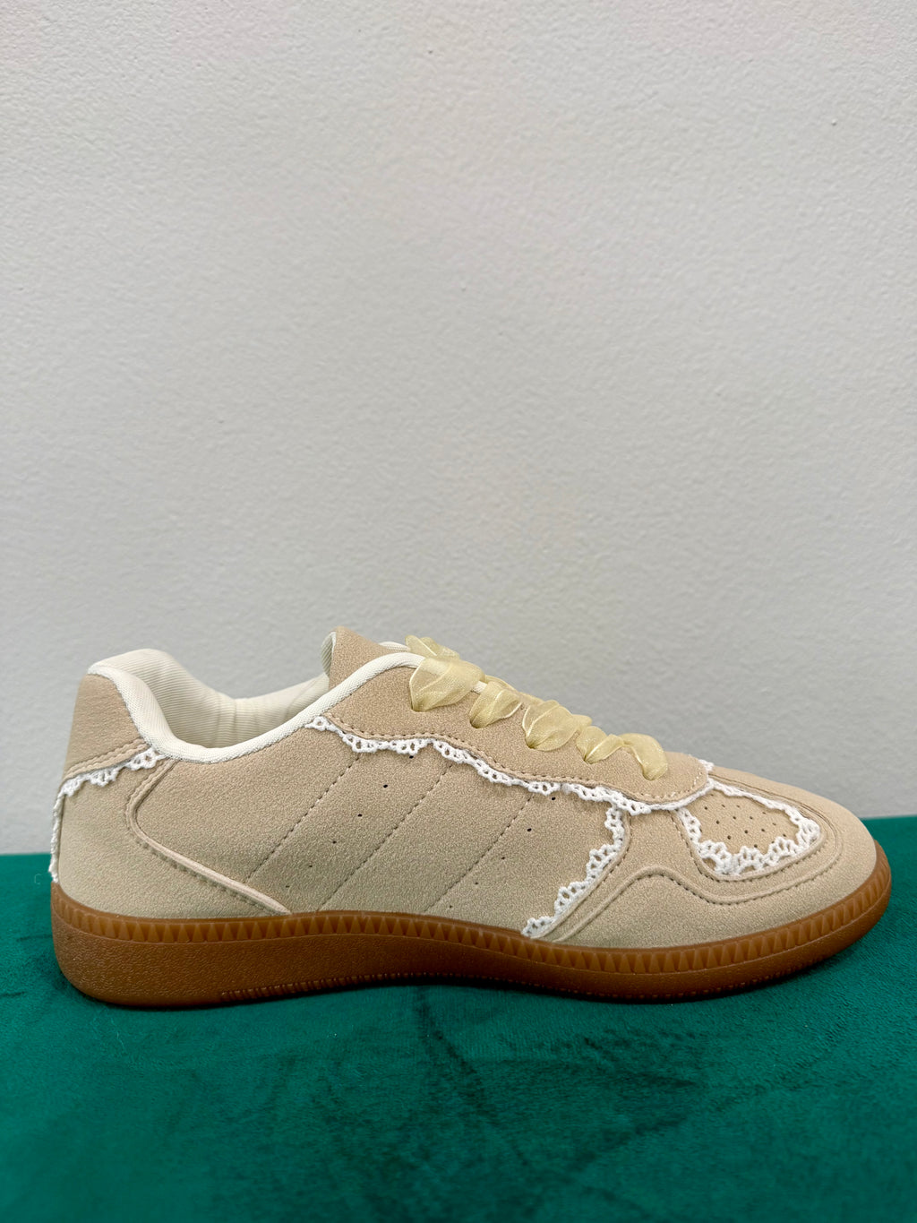 La Sheelah Beige Lace