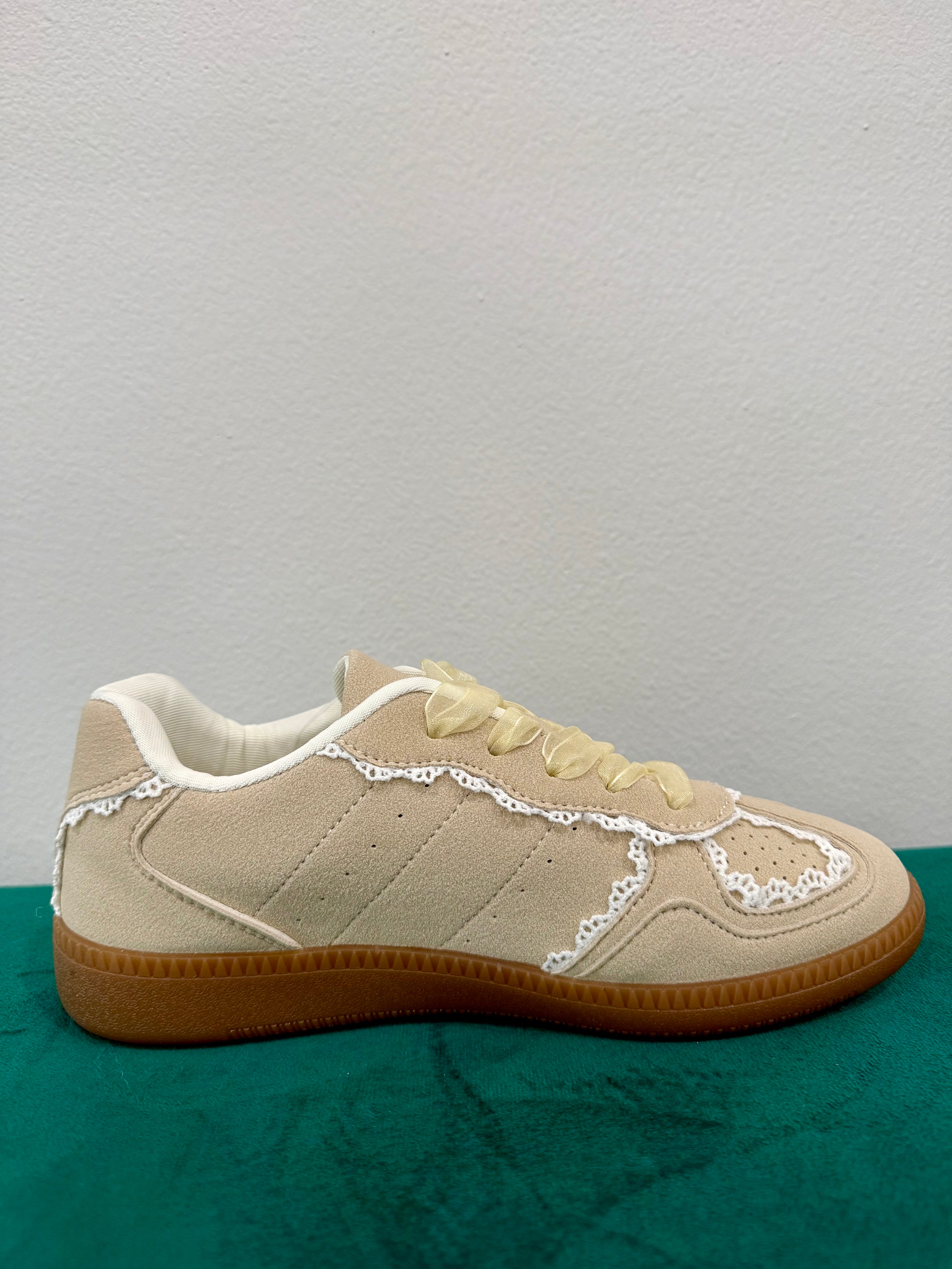La Sheelah Beige Lace