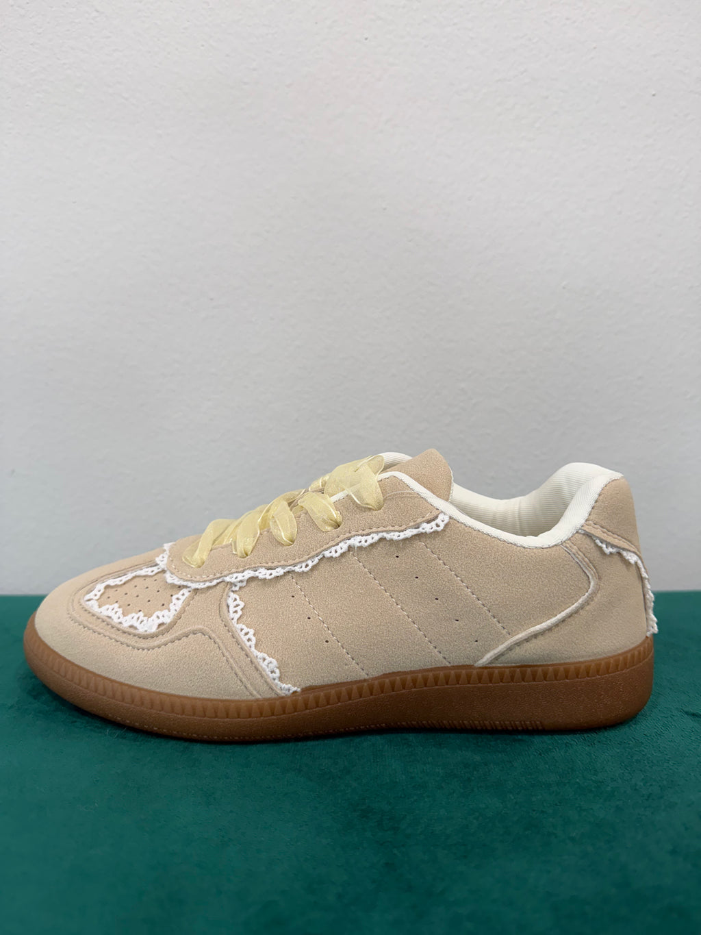 La Sheelah Beige Lace