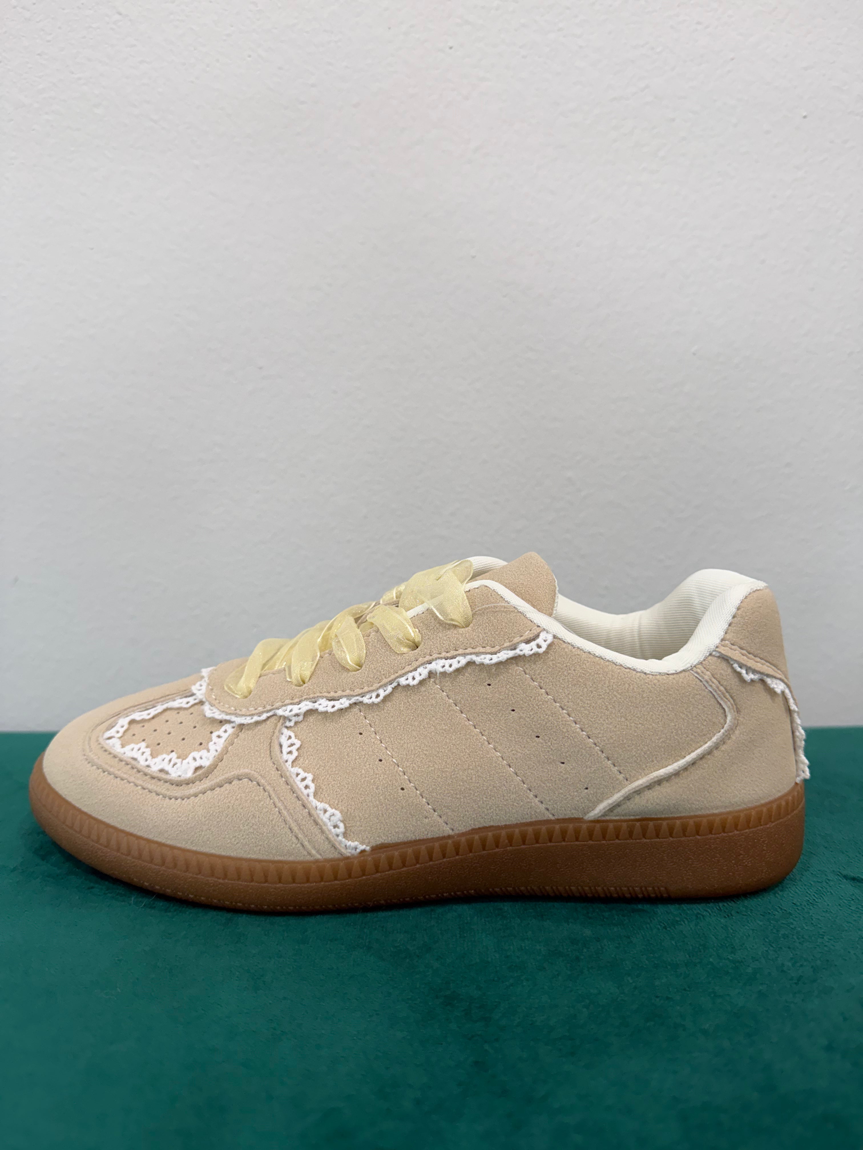 La Sheelah Beige Lace