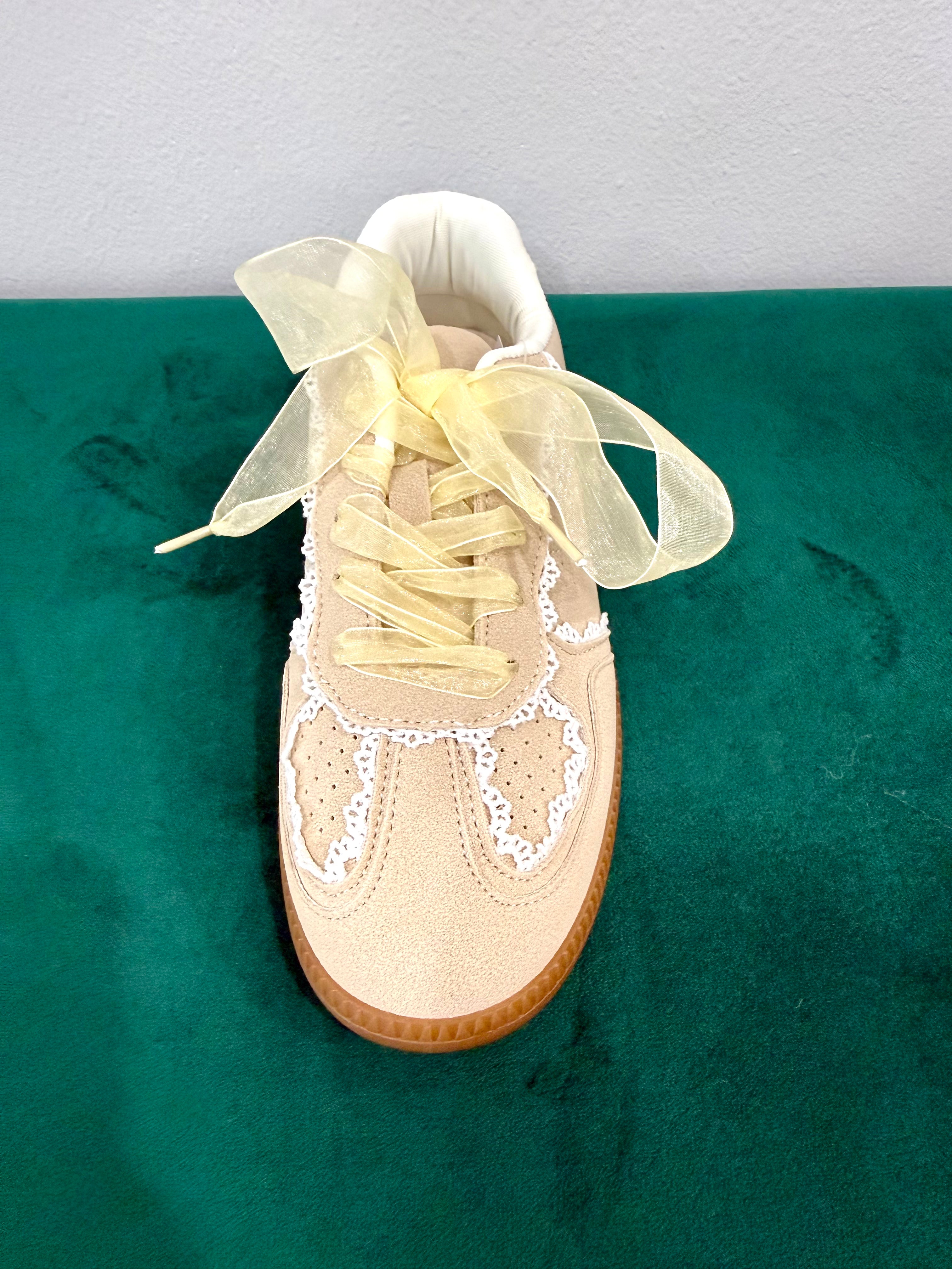 La Sheelah Beige Lace