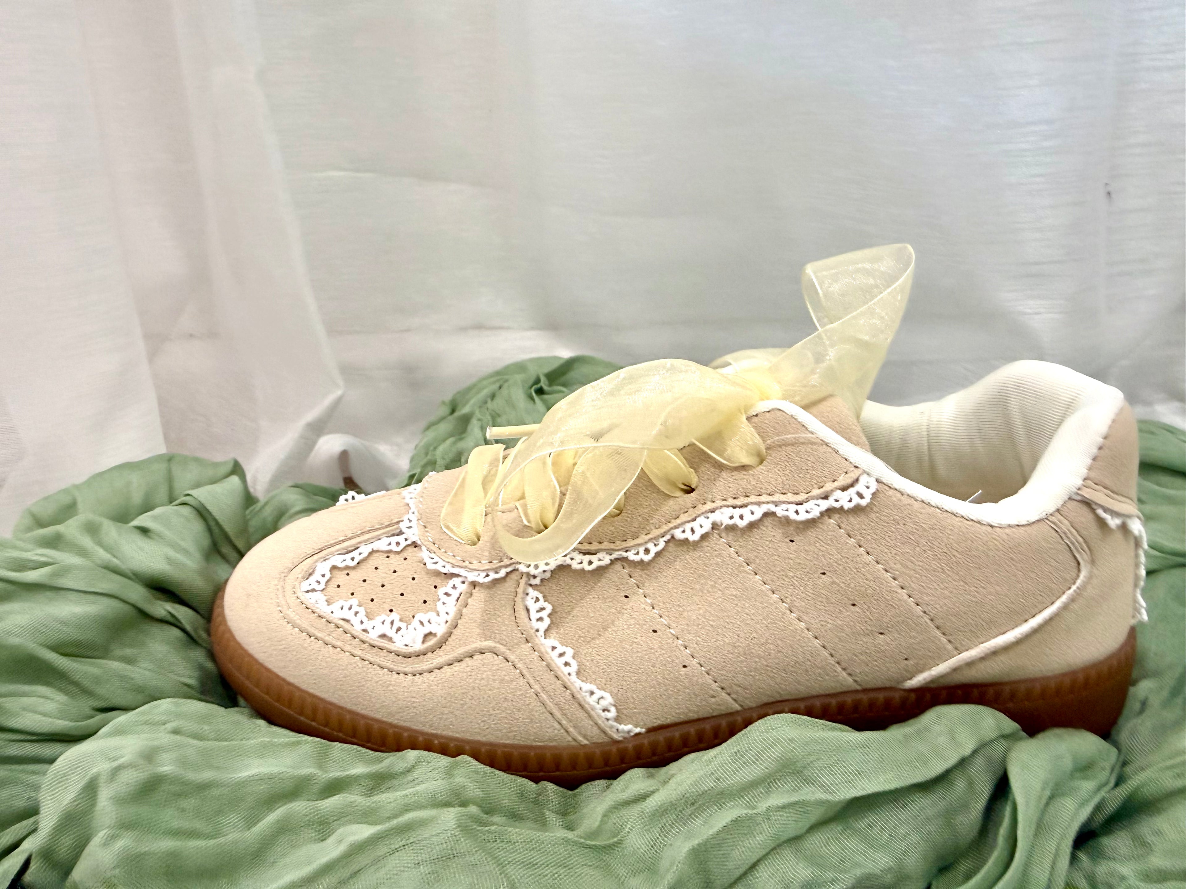 La Sheelah Beige Lace
