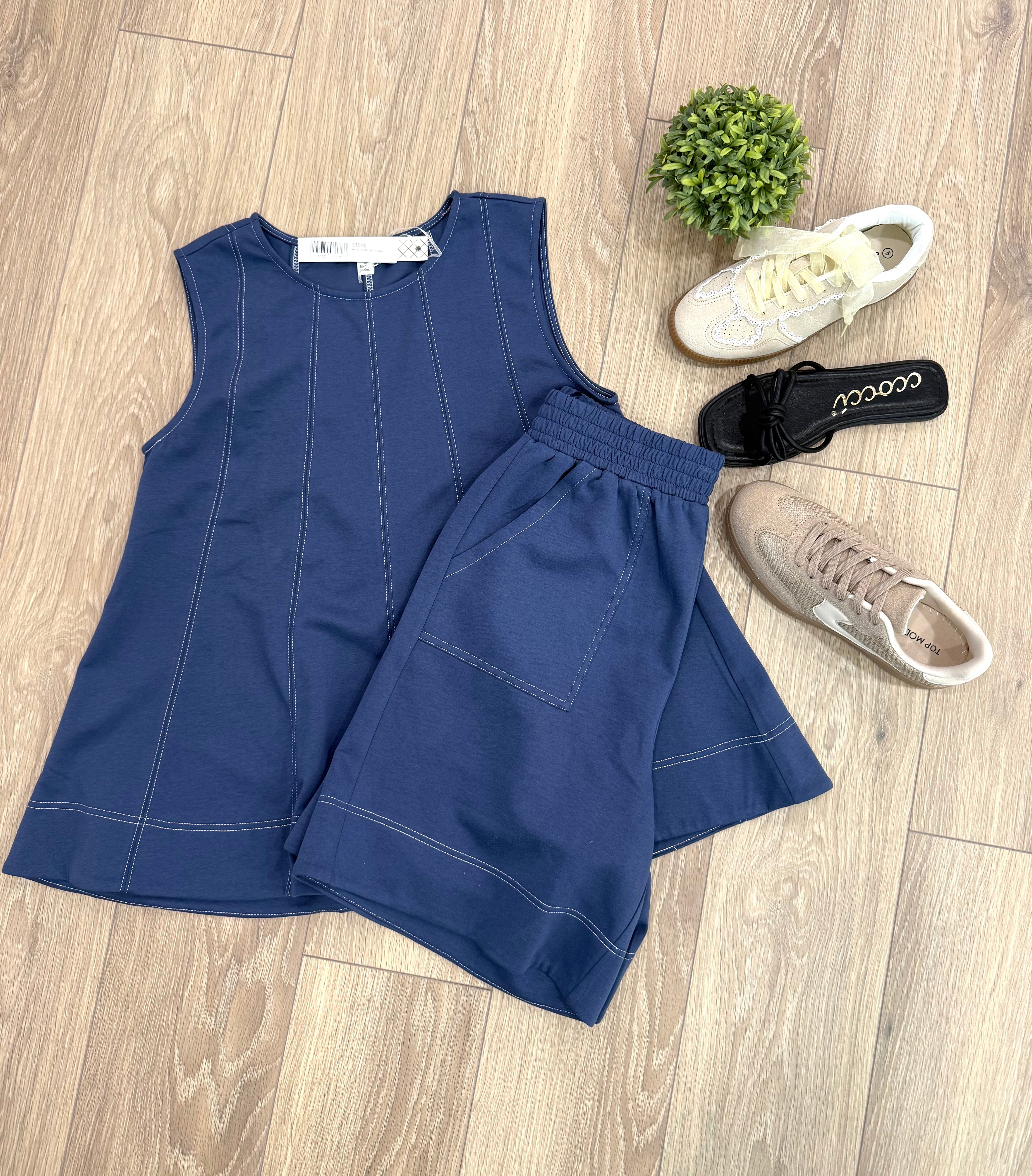 Sleeveless Knit Top with Contrast Stitching Detail